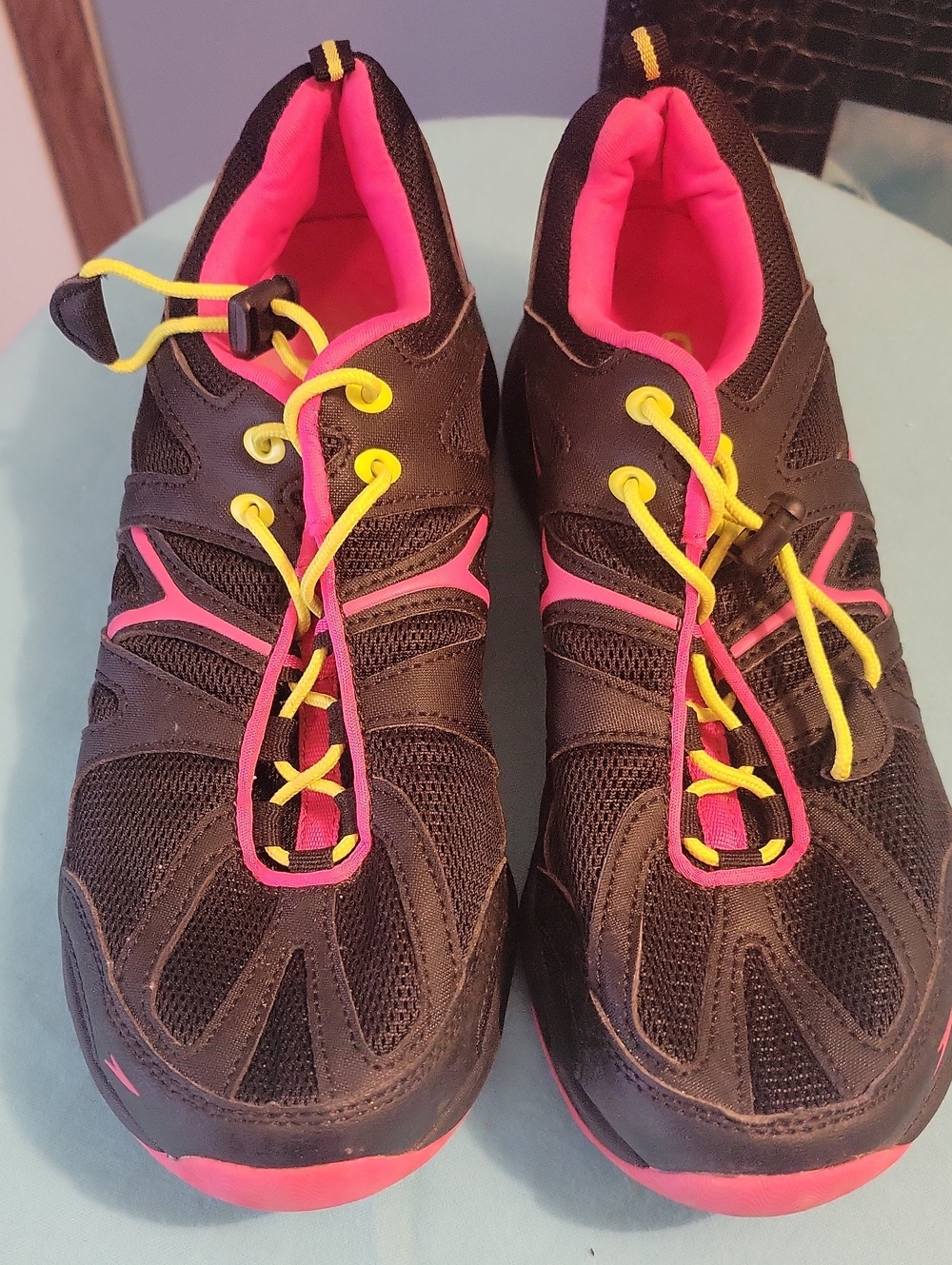 Speedo Black Athletic Shoes with Hot Pink Accents and Yellow Laces Size 10